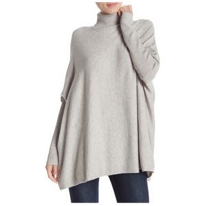 Oversized Boxy Long Sleeve Turtleneck Sweater size medium ivory